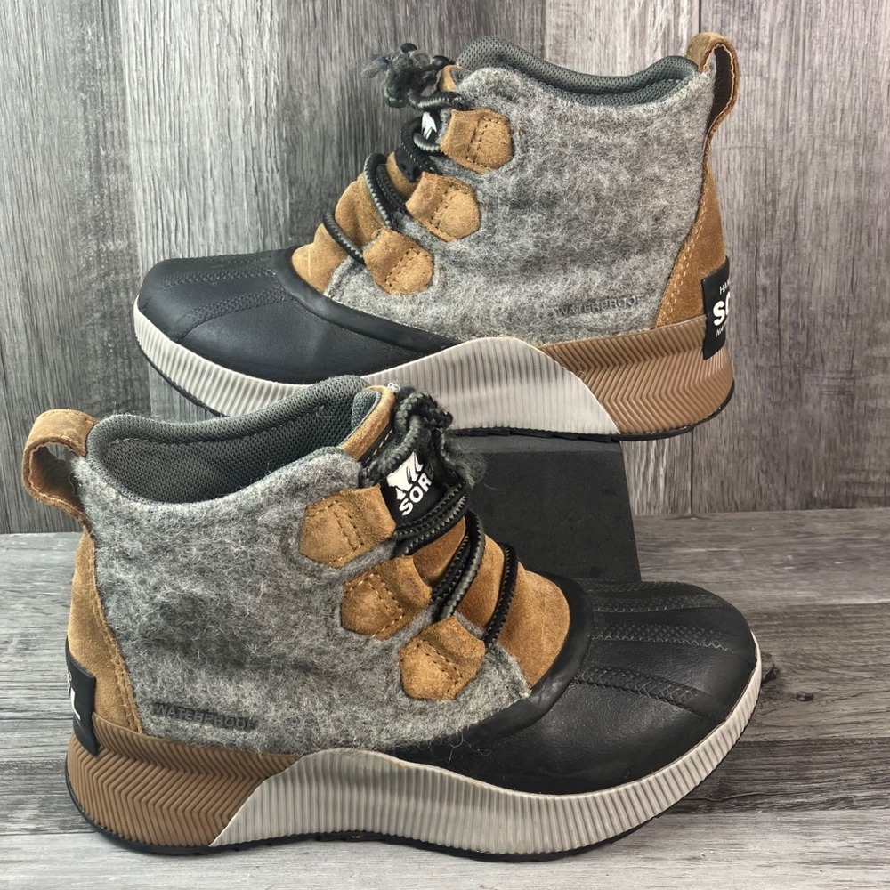 Sorel Out N About III Conquest Waterproof Boots Grey Tan NY4563-224 Youth 2